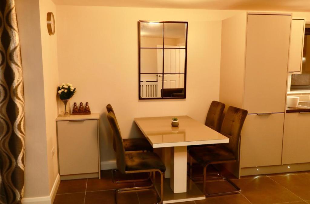Lovely 2- Bedroom Apartment In Belfast Exterior foto